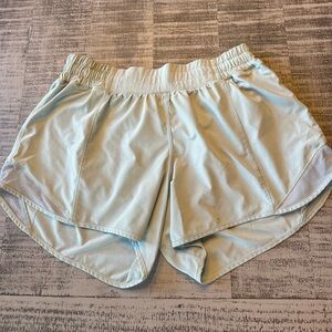 lululemon mint hotty hot shorts. low rise, 4 inch, size 8